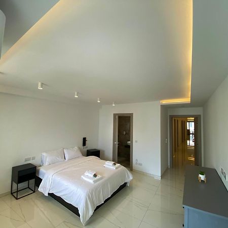 Tigne Sliema Three Bedrooms Apartment Buitenkant foto