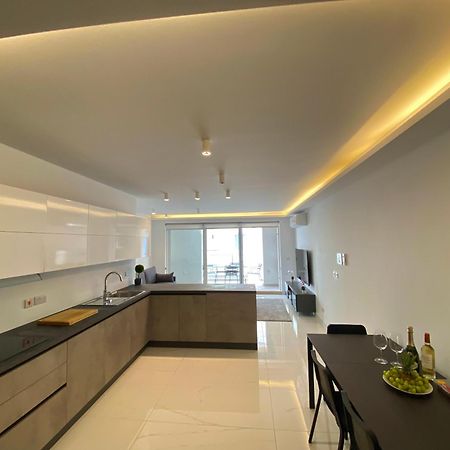 Tigne Sliema Three Bedrooms Apartment Buitenkant foto