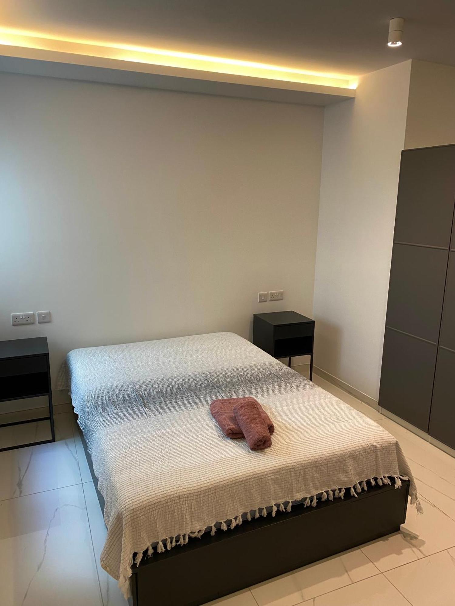 Tigne Sliema Three Bedrooms Apartment Buitenkant foto