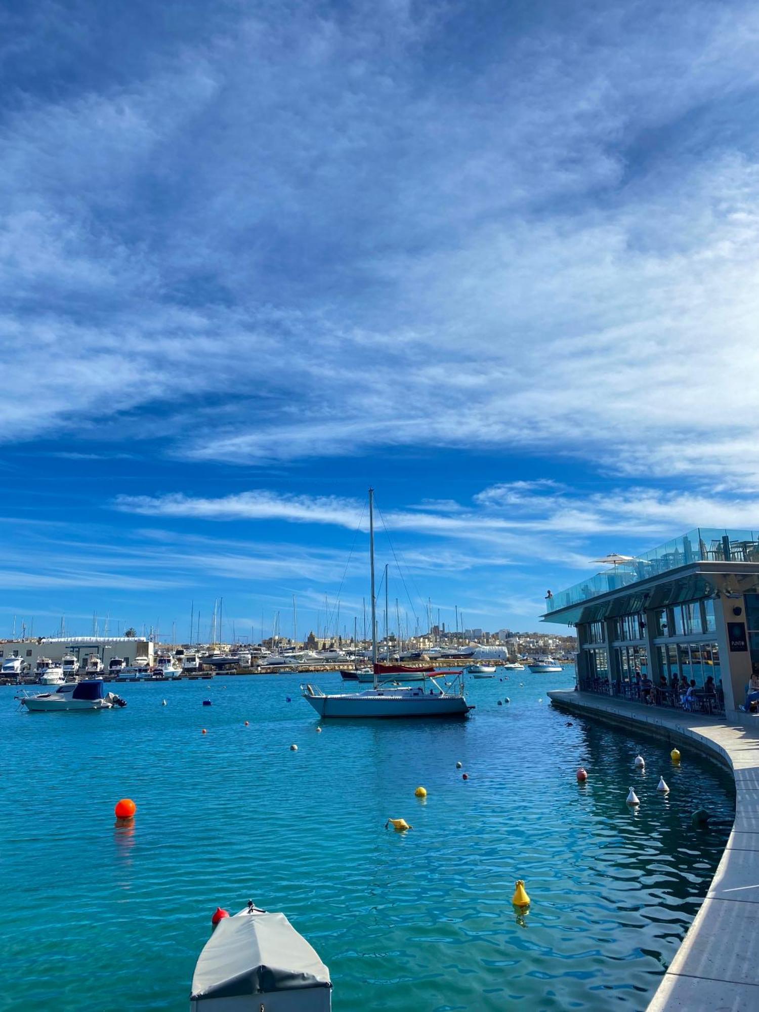 Tigne Sliema Three Bedrooms Apartment Buitenkant foto