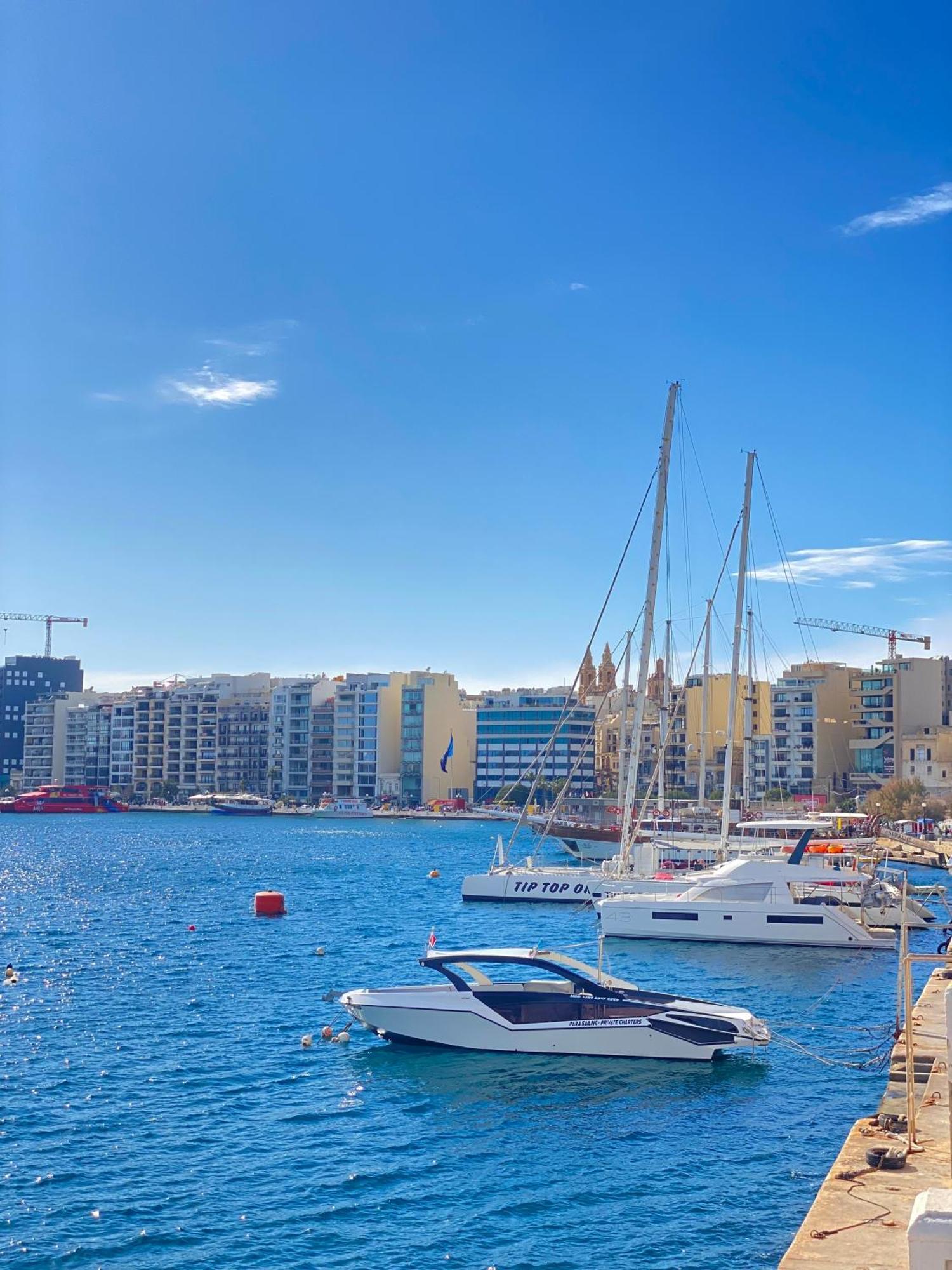 Tigne Sliema Three Bedrooms Apartment Buitenkant foto