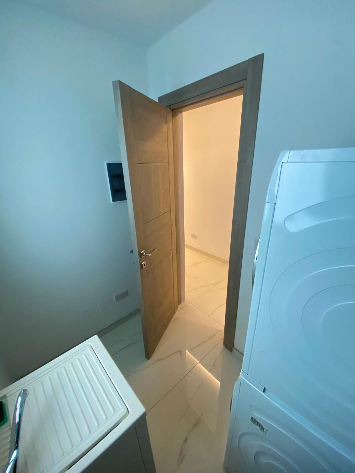 Tigne Sliema Three Bedrooms Apartment Buitenkant foto