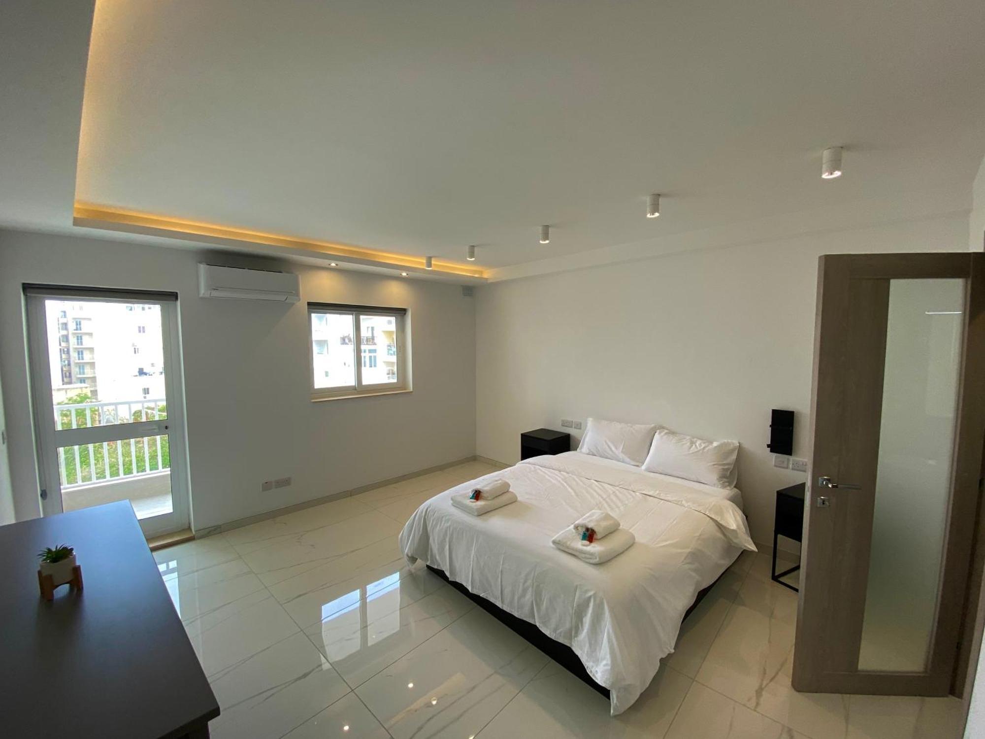 Tigne Sliema Three Bedrooms Apartment Buitenkant foto
