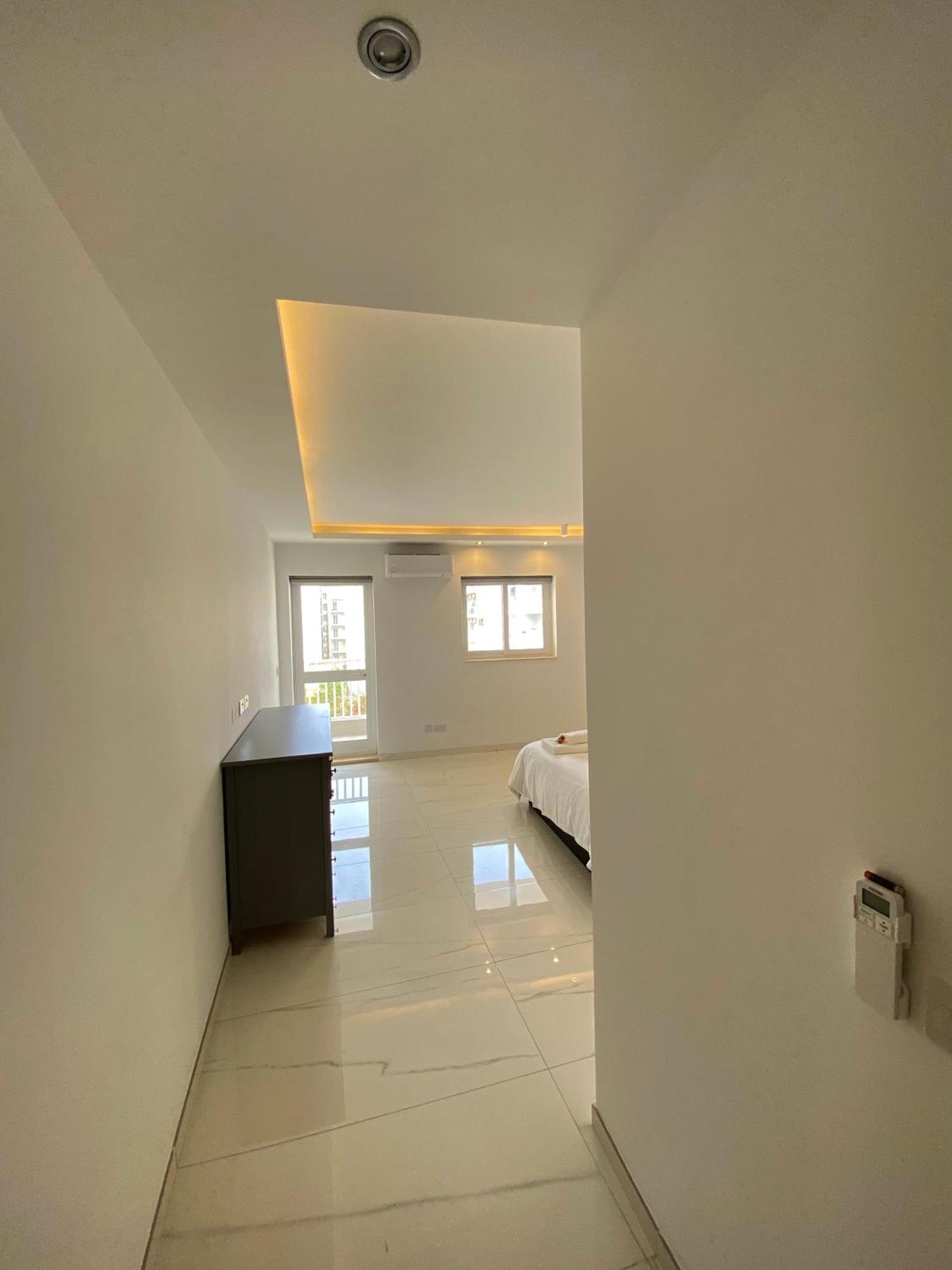 Tigne Sliema Three Bedrooms Apartment Buitenkant foto