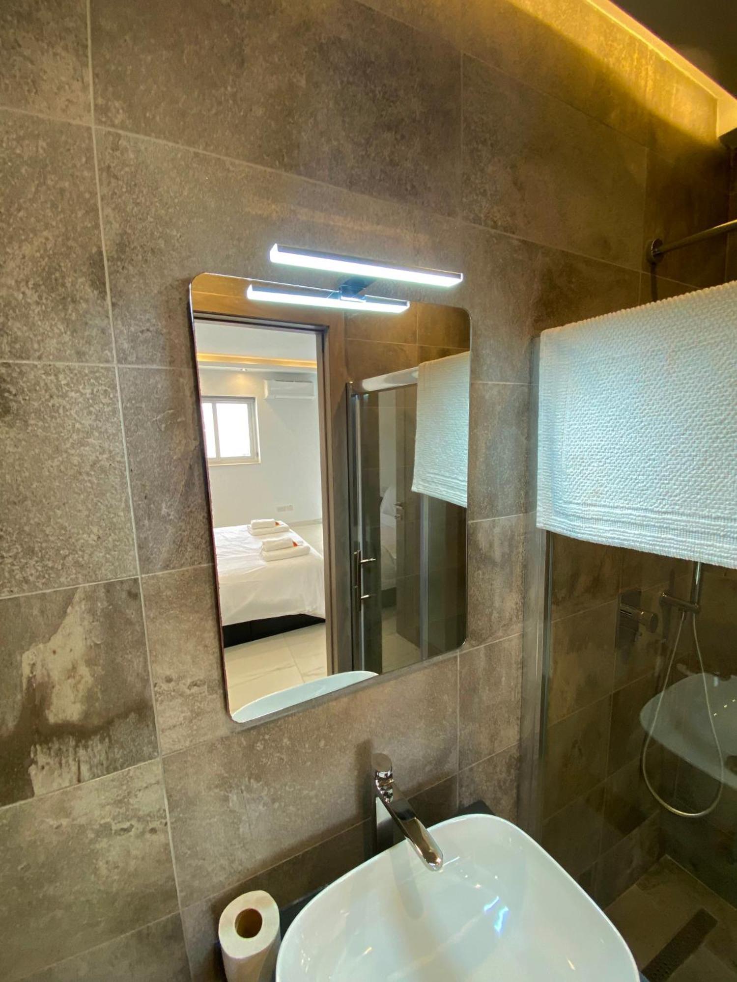 Tigne Sliema Three Bedrooms Apartment Buitenkant foto