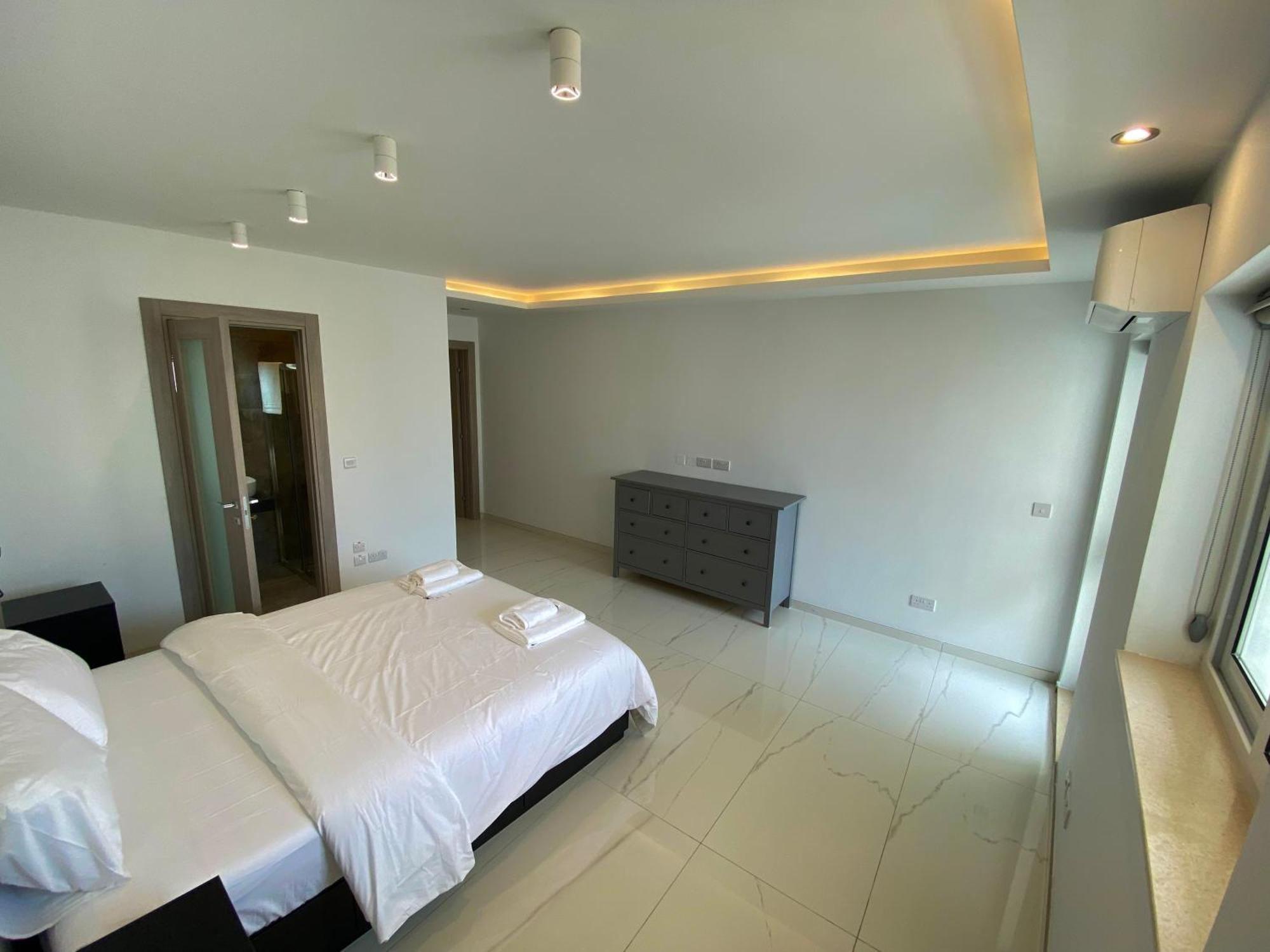 Tigne Sliema Three Bedrooms Apartment Buitenkant foto