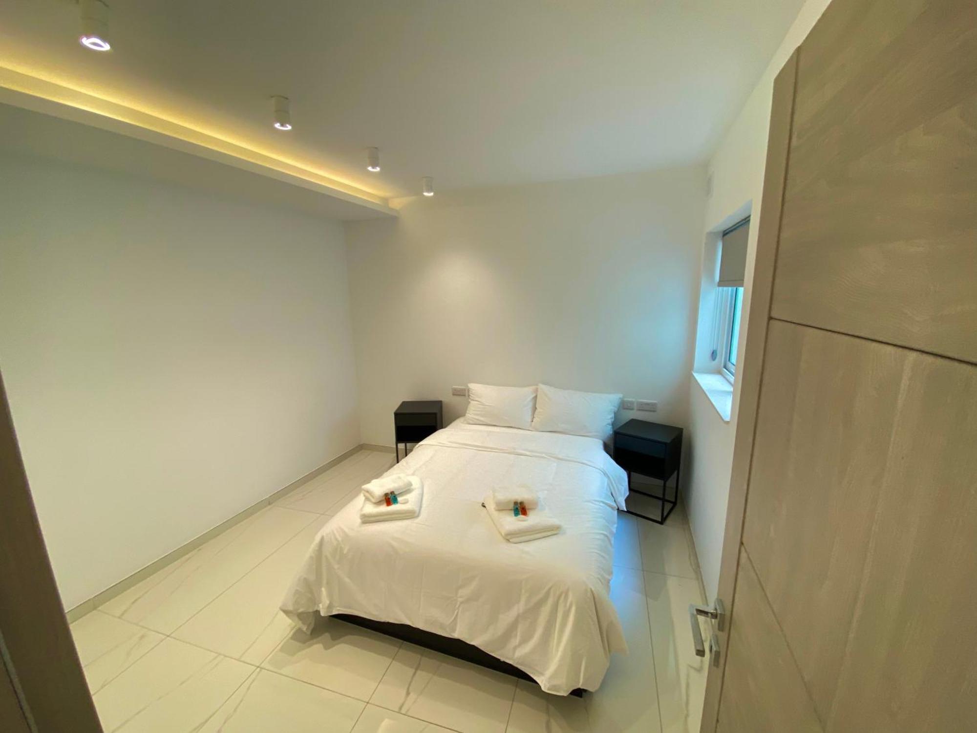 Tigne Sliema Three Bedrooms Apartment Buitenkant foto