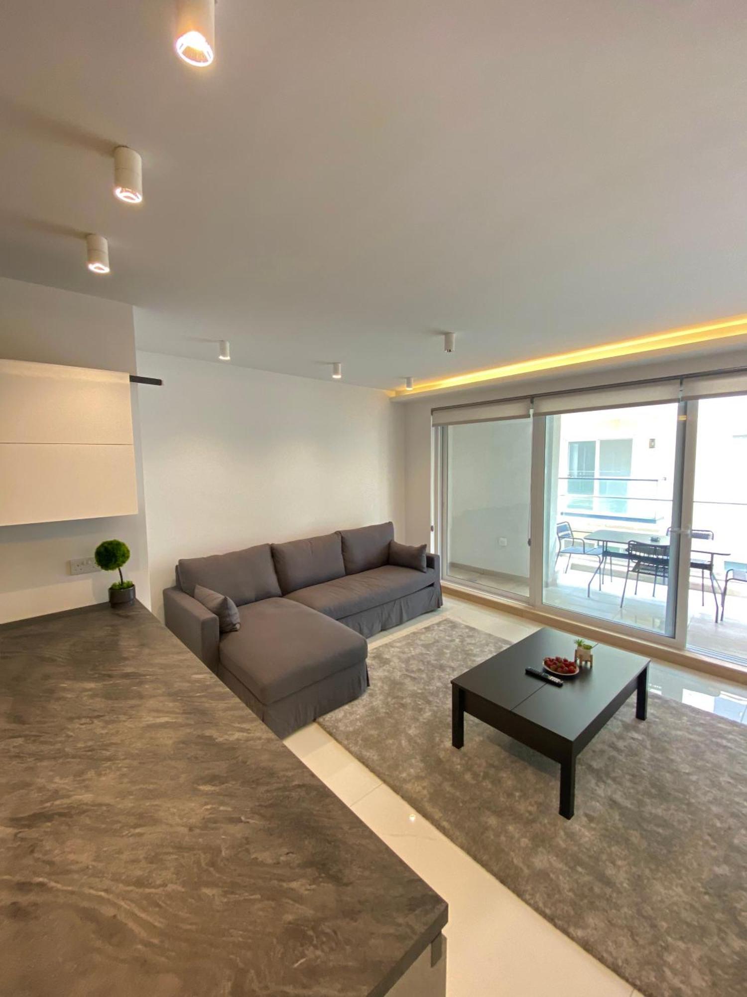 Tigne Sliema Three Bedrooms Apartment Buitenkant foto