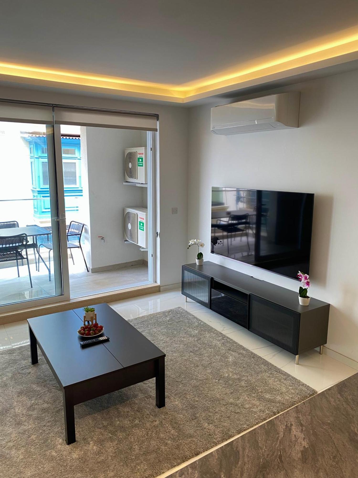 Tigne Sliema Three Bedrooms Apartment Buitenkant foto