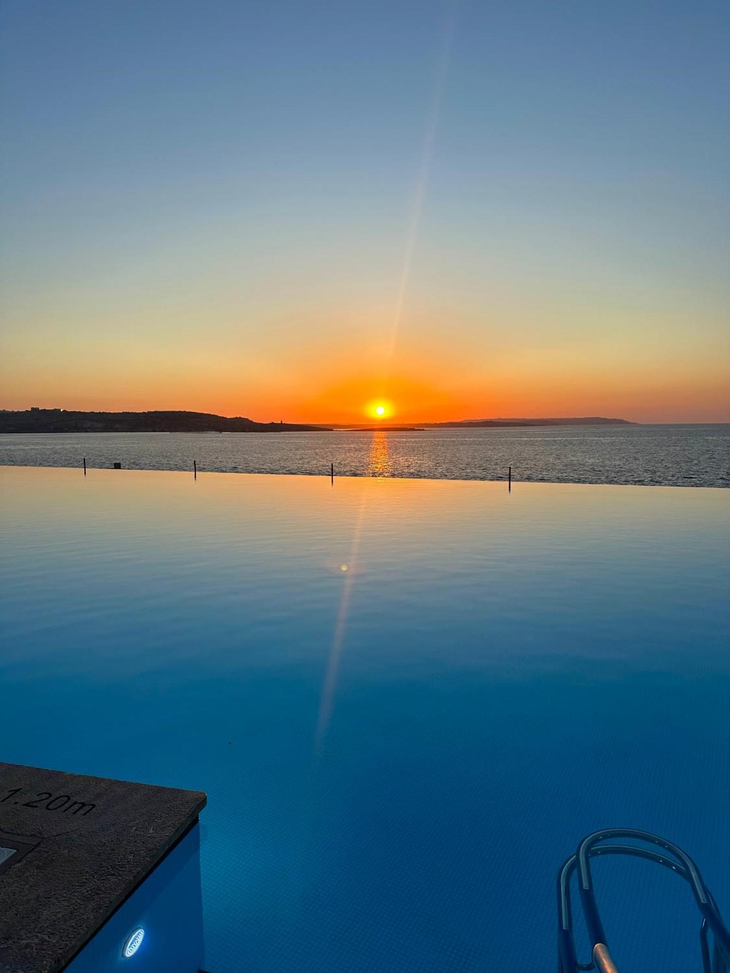 Tigne Sliema Three Bedrooms Apartment Buitenkant foto